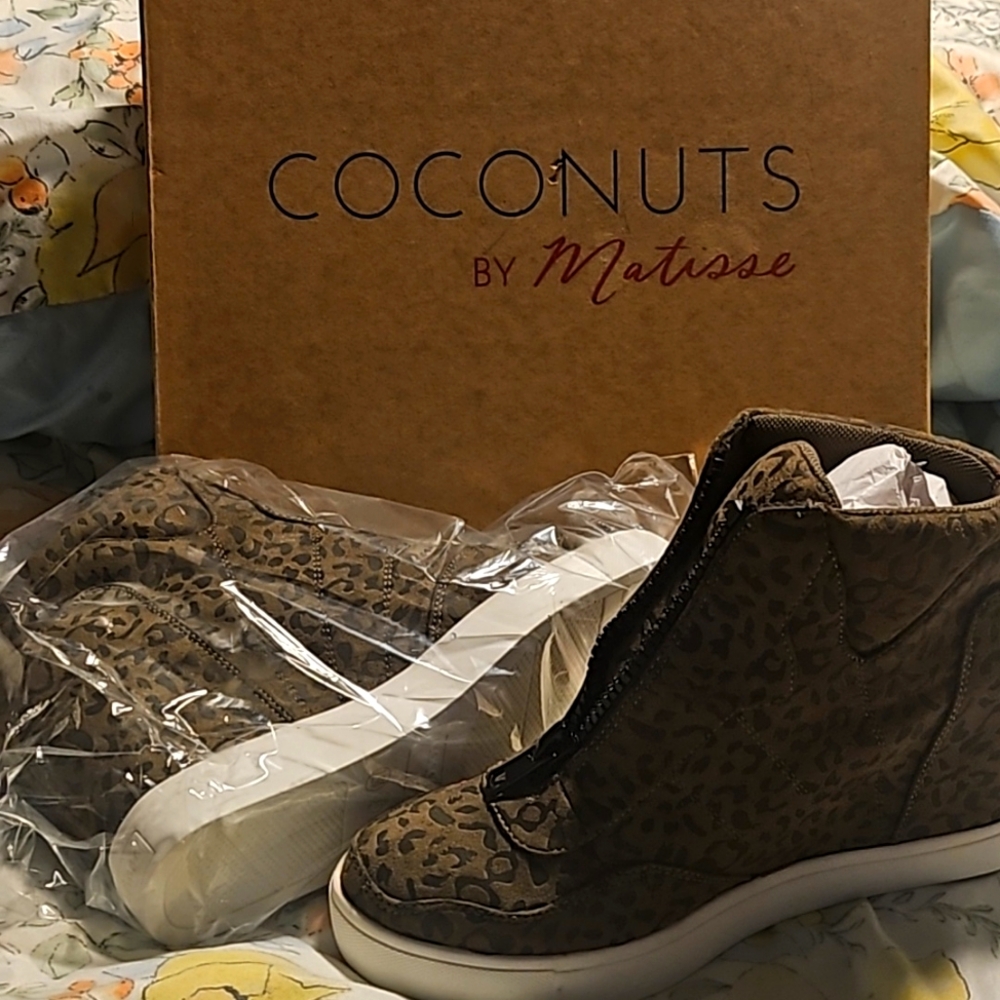 Coconuts by Matisse 7.5M